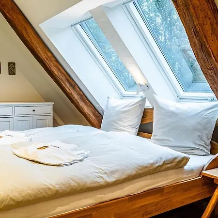With 2 Bedrooms *